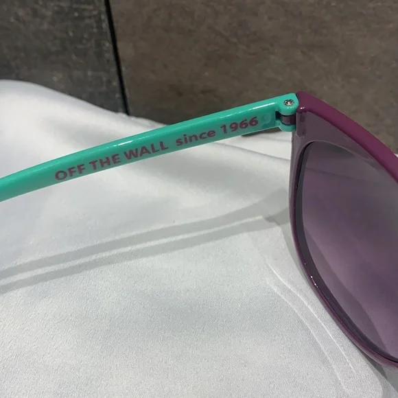 Vans Multicolored Beachwear cat eye sunglasses - Picture 5 of 8